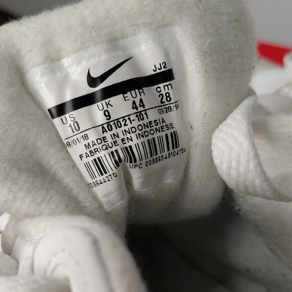 Nike Air Max 1 SE White with Blue and Iridescent Accents - Picture 7 of 8